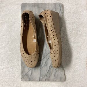 The FLEXX Wedges Size 9 Cut Out Circle Design Tan